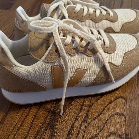 Veja Tan and Cream Women's Sneakers - Picture 8 of 8